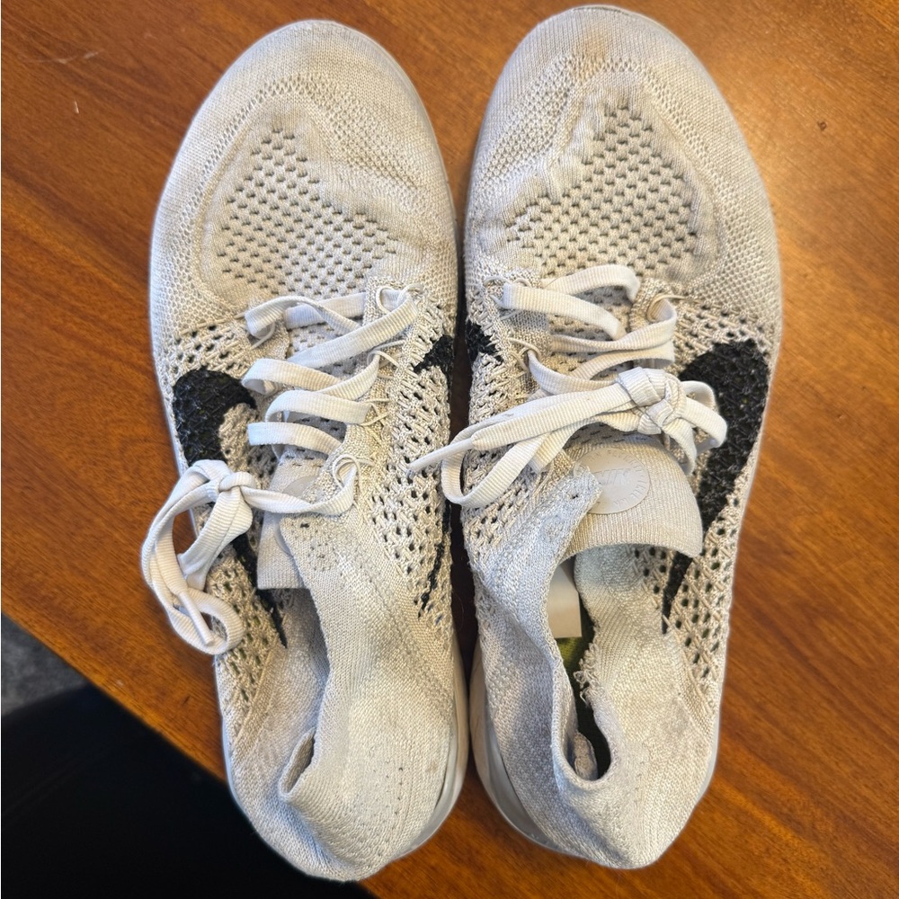NIKE Tennis shoes